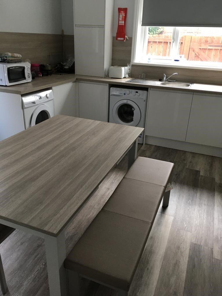Rooms in 6 bedroom, Wellesley Ave, Hull